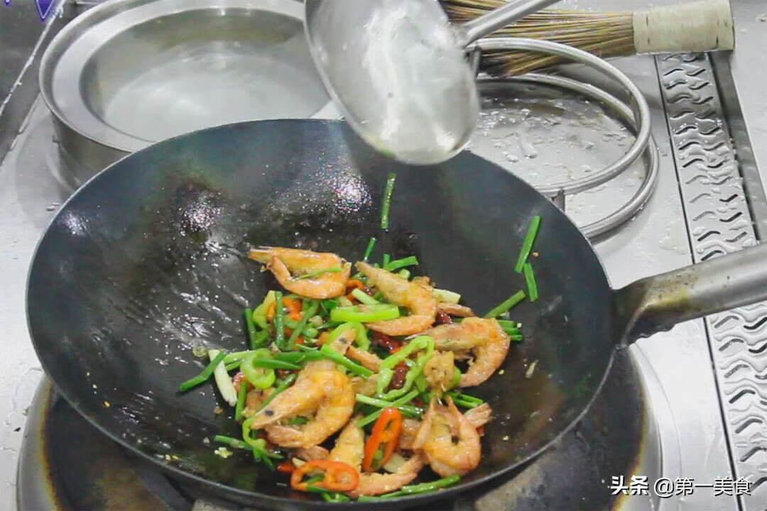 家常香辣虾怎么炒(香辣虾火锅的做法)