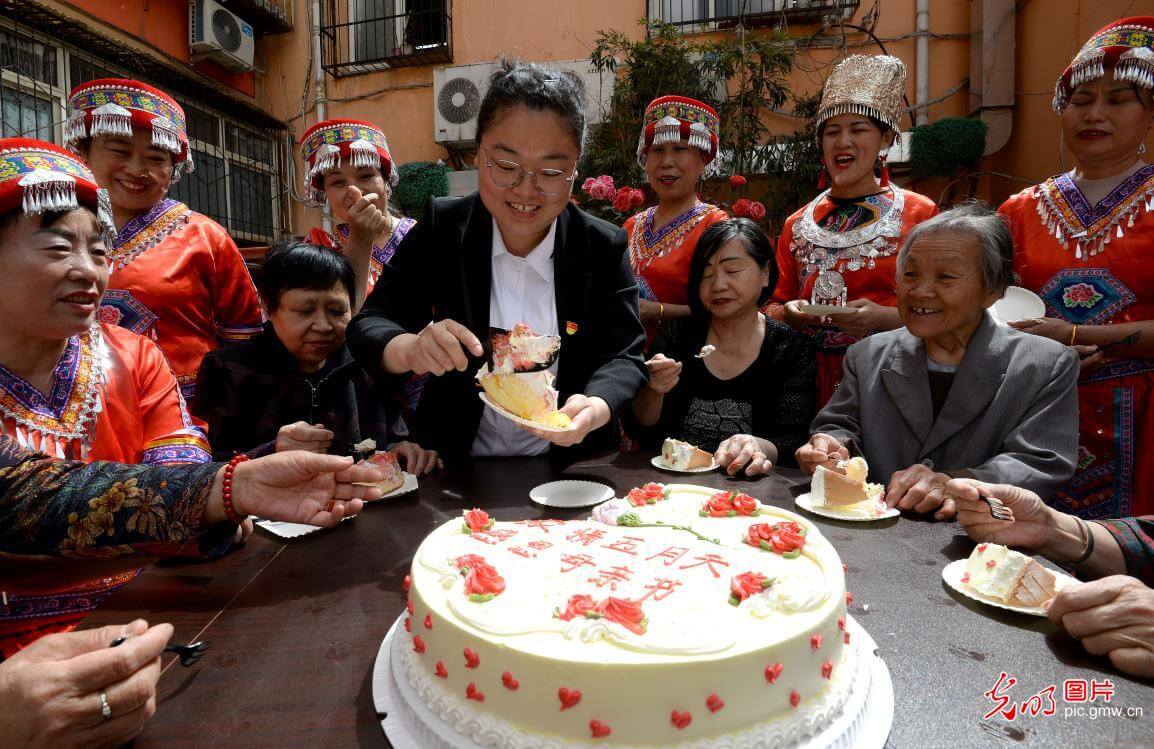 母亲节图片感人 照片(母亲节图片感人)