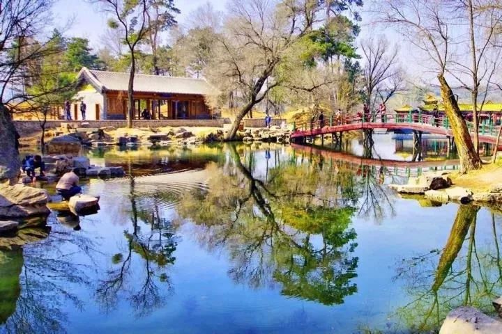 8月份去哪儿旅游合适(8月份适合旅游的地方)