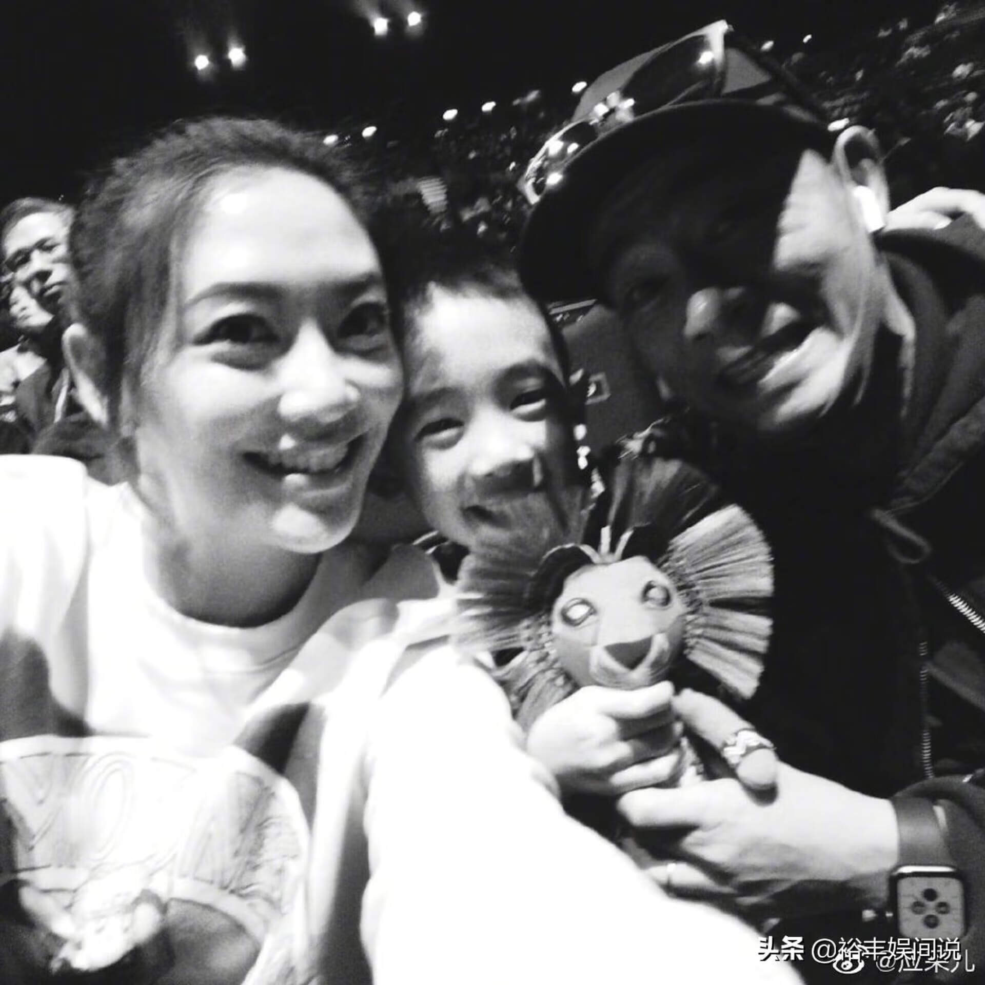 小小春叫什么名字(陈小春一家游玩被偶遇)