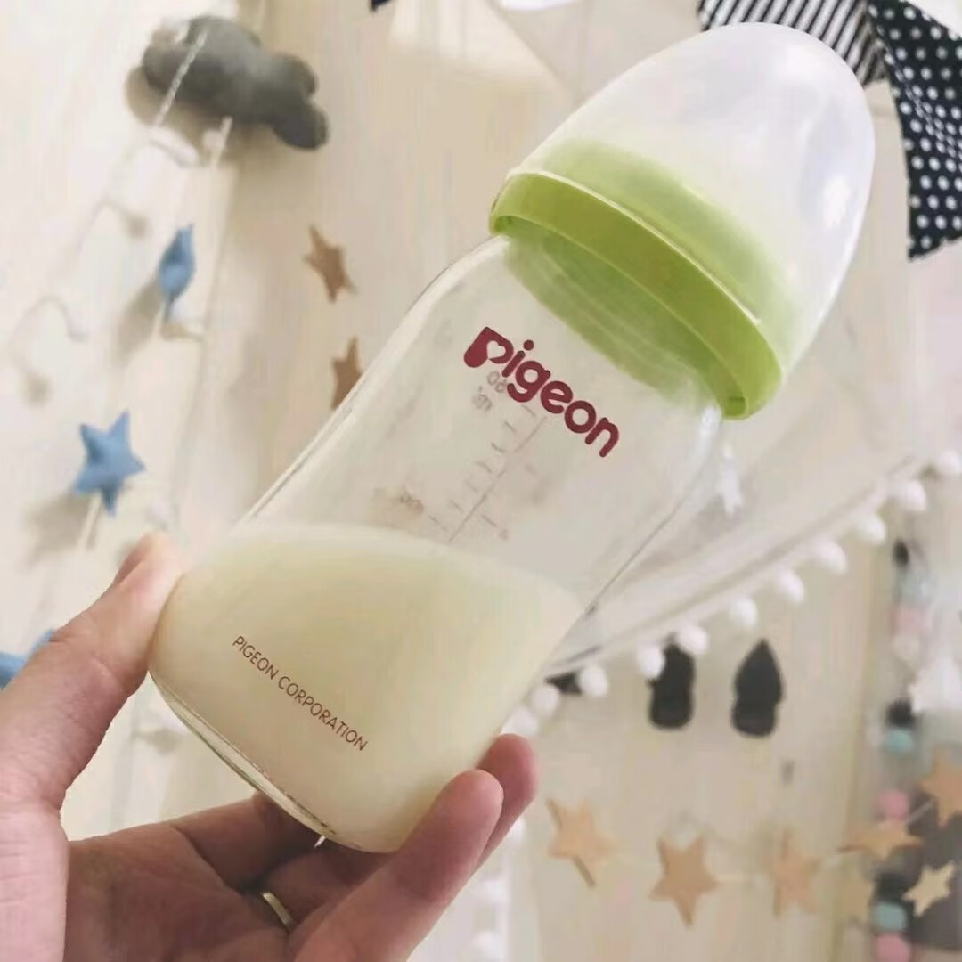 硅胶奶瓶哪个牌子的好(婴儿奶瓶是玻璃的好还是硅胶的好)