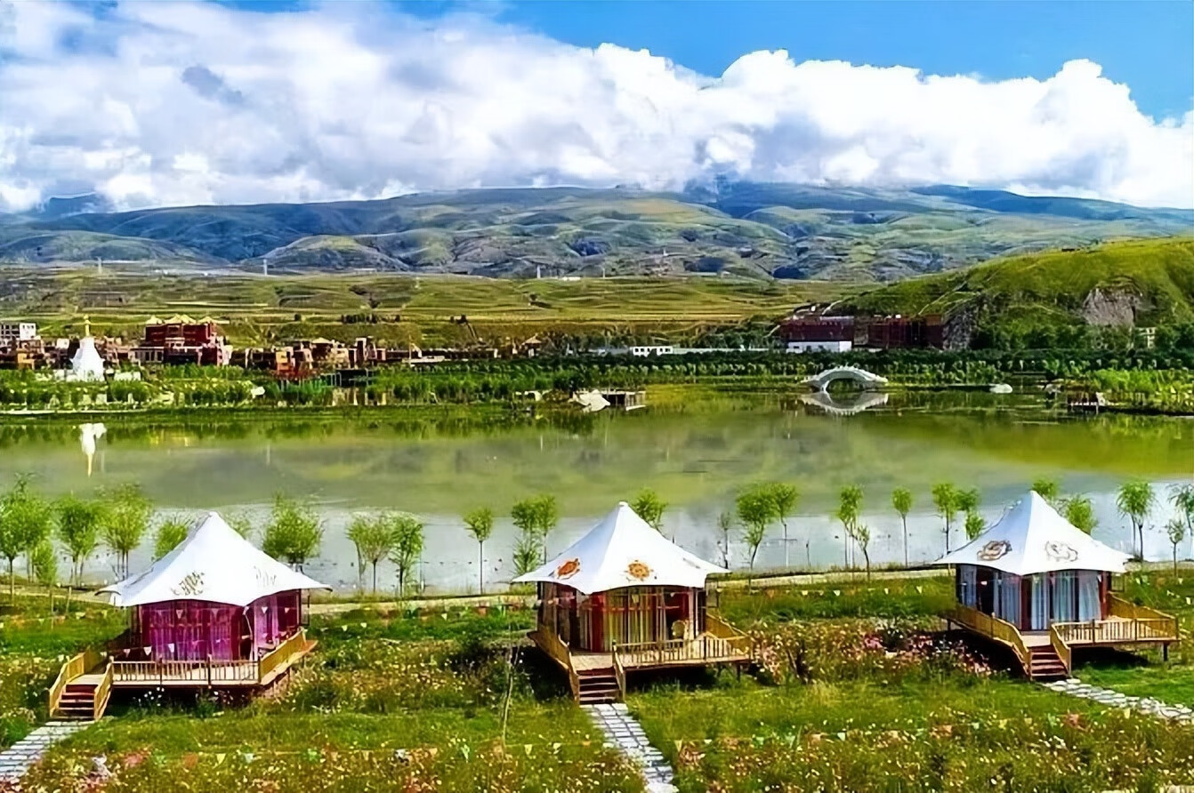 7月份适合去哪里旅游?(七月份自驾游适合去哪里旅游)