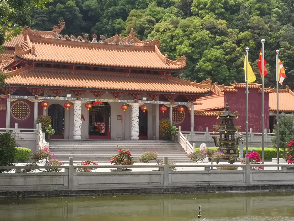 宝龙寺,位于广东揭阳普宁市大南山街道益岭村西南侧,始建于宣统年间