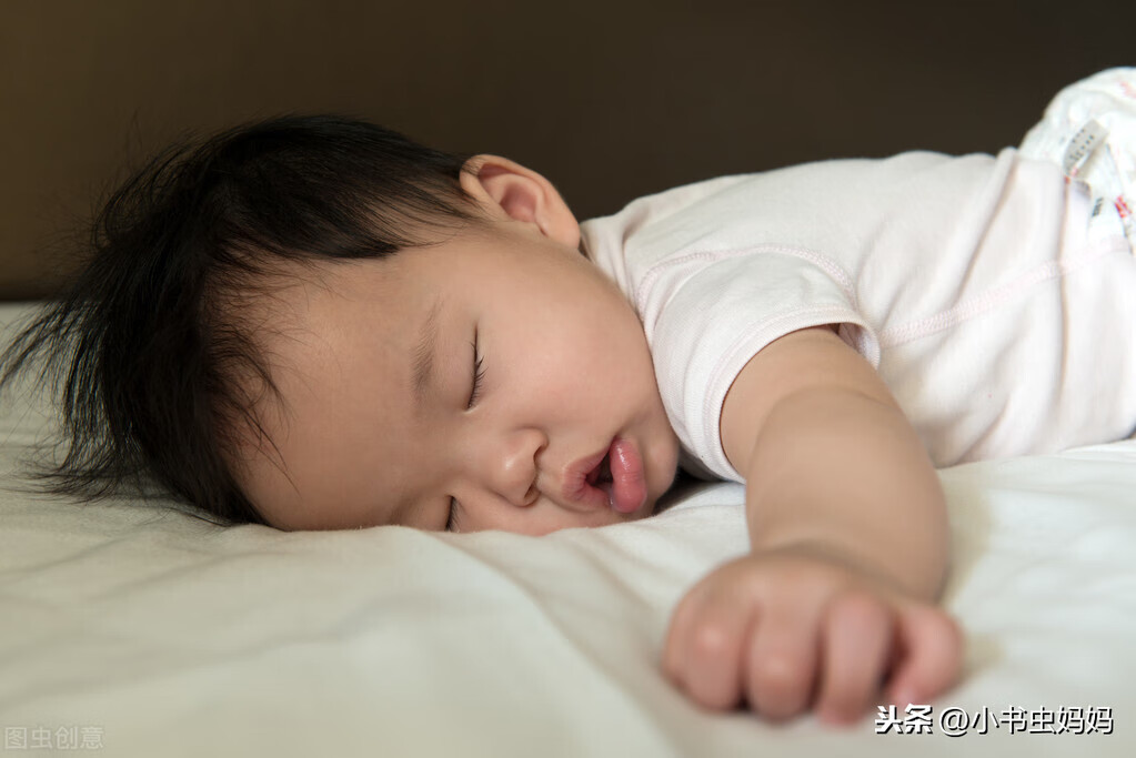 婴儿睡觉(宝宝睡觉时)