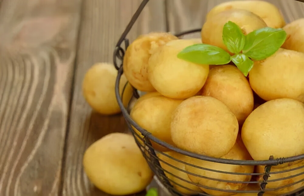 土豆的作用及功效作用百度(吃土豆有哪些功效和作用)