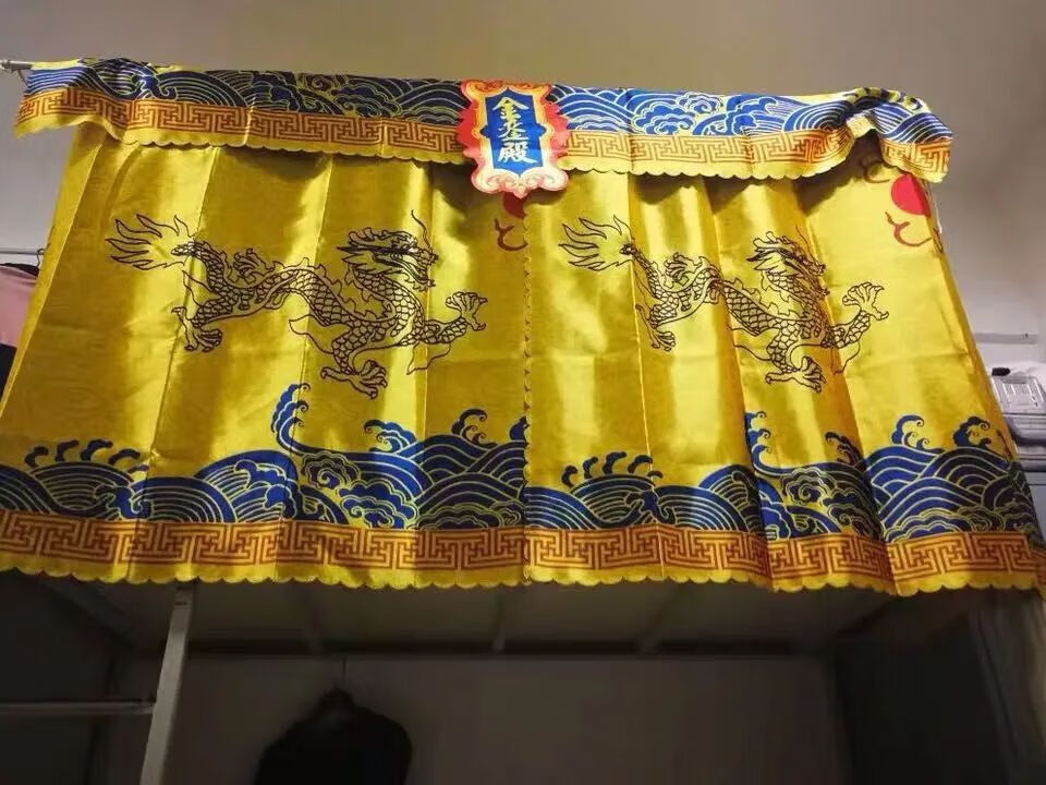 了吗挂上这种灵堂sytle的床帘就是中间的「奠」字有点扎眼极简黑白