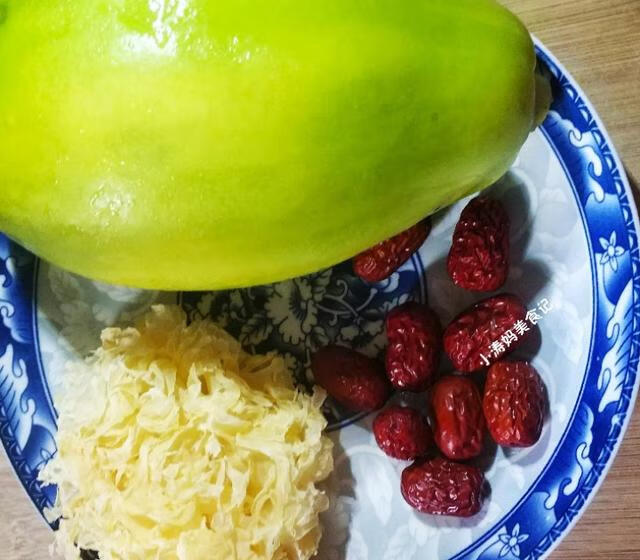木瓜银耳汤的做法大全(牛奶木瓜银耳汤的做法)