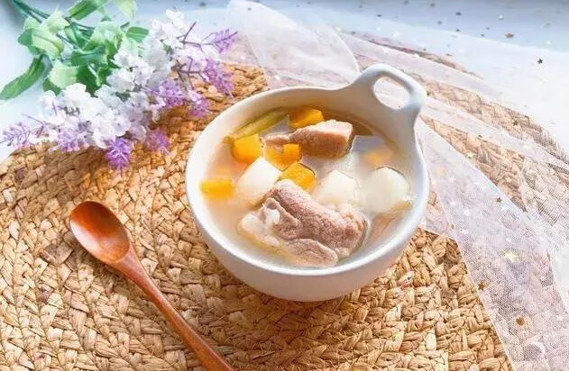 山药胡萝卜排骨汤功效作用(胡萝卜可以和山药炖排骨汤吗)