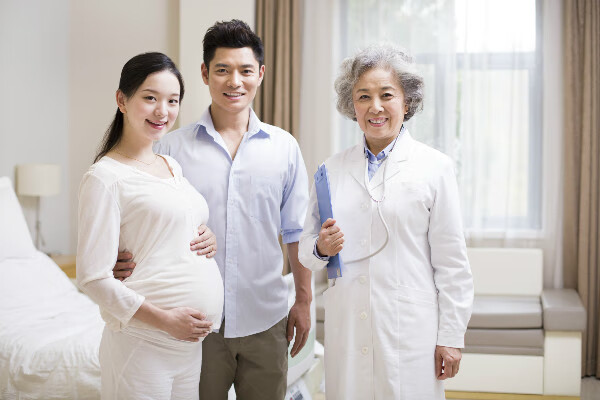 妈妈感冒了可以喂奶吗(感冒了能给孩子喂奶吗)