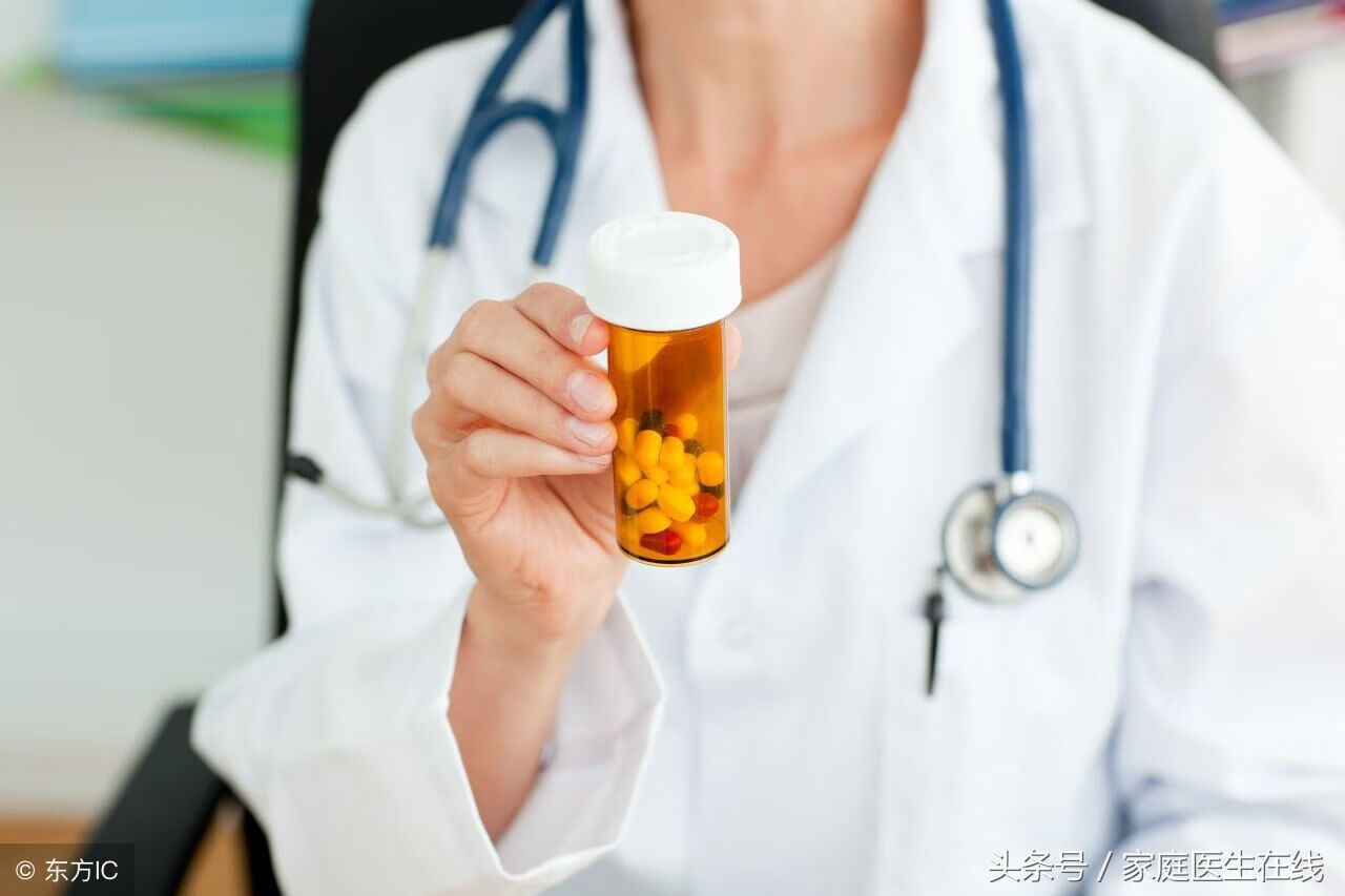 月经提前七天来正常吗?是什么原因?(月经提前七八天正常吗)