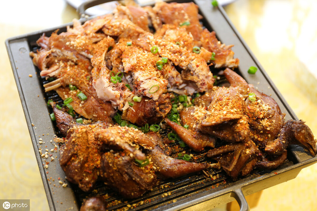 兔肉不能和什么一起吃最好(女人为什么不能吃兔肉)