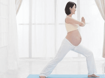 孕妇体操动作(7～9月孕妇瑜伽视频)