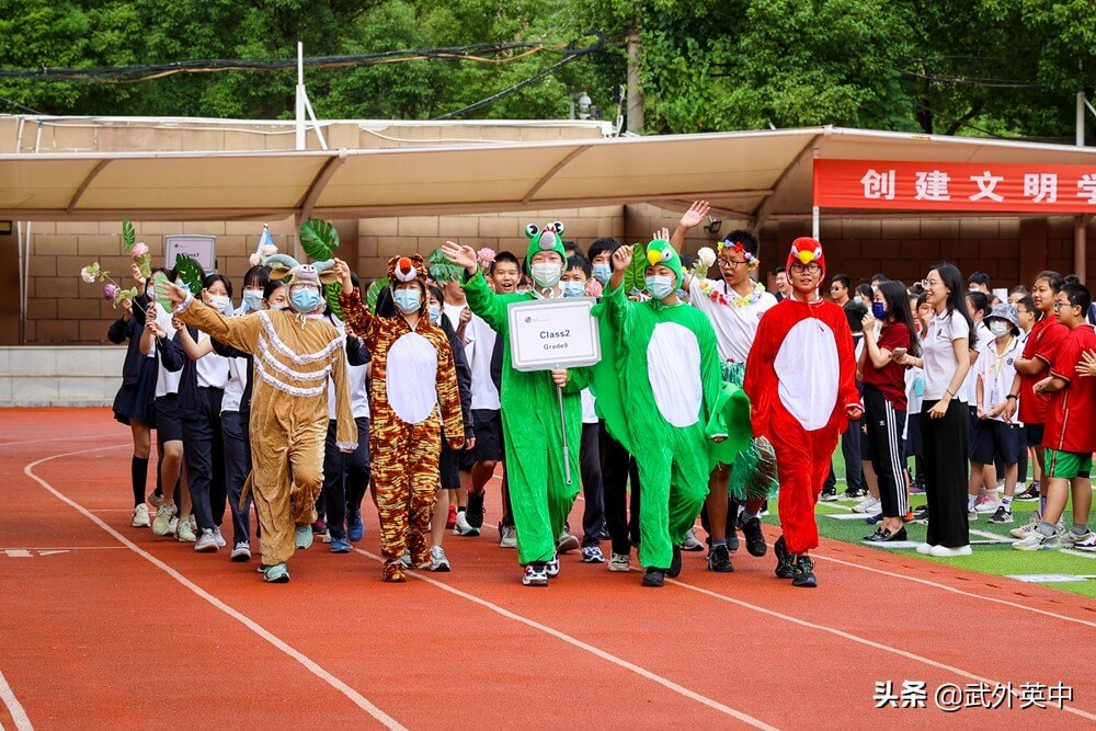 秋运赛场，国梦飞扬——记英中初中部秋季运动会