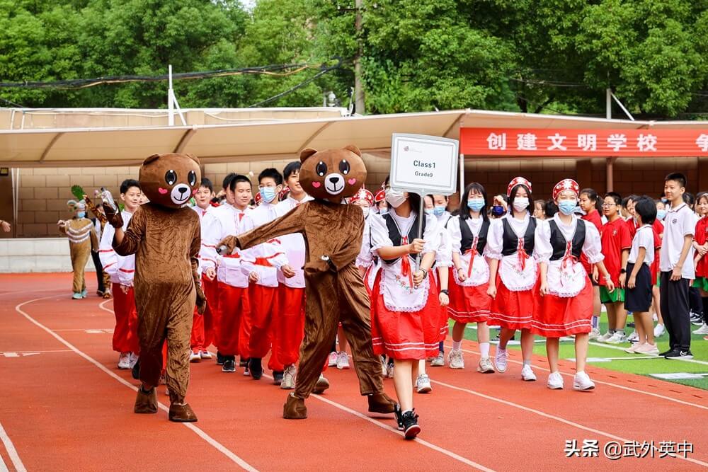 秋运赛场，国梦飞扬——记英中初中部秋季运动会