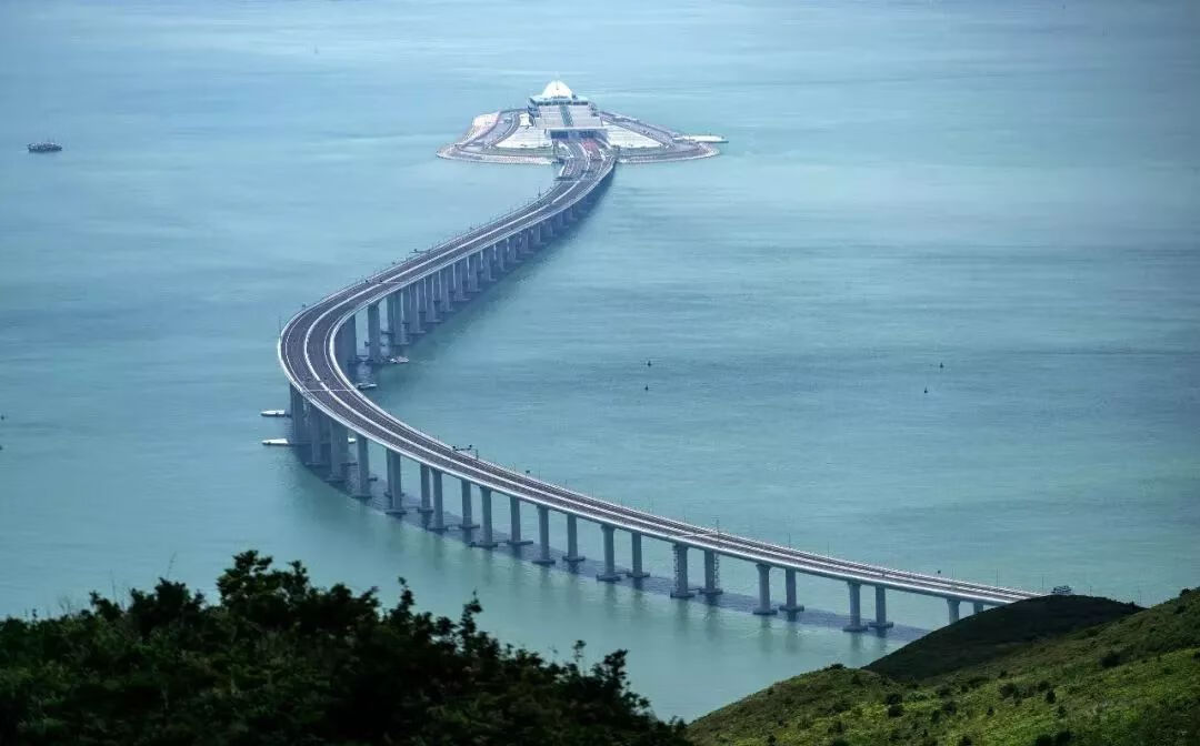 遊蛇衝龜 港珠澳大橋風水(港珠澳大橋風水雙蛇 香港龜)