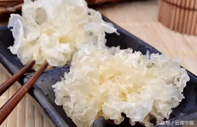 银耳的作用有哪些(银耳有什么作用和功效)