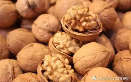 促进睡眠的食物有哪些(帮助睡眠的食物)