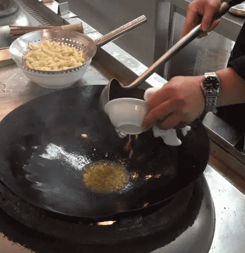 蛏子怎么洗怎么烧(蛏子的做法及清洗)