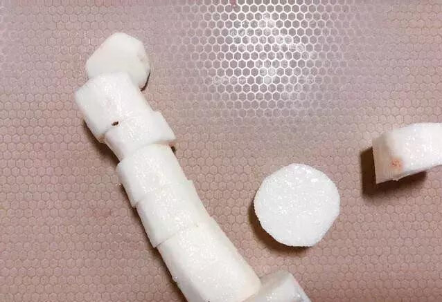 山药胡萝卜排骨汤功效作用(胡萝卜可以和山药炖排骨汤吗)