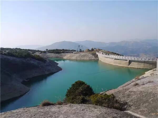 方山正门是哪个门(大门对山怎么化解)