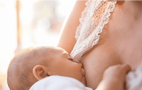 两个月婴儿吐奶怎么办(两个月孩子吃奶全吐了)