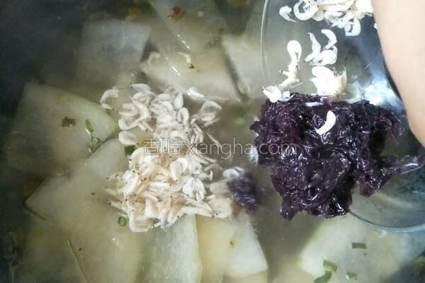 虾皮紫菜汤图片(虾皮紫菜汤怎么做好喝)