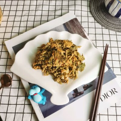 香椿炒蛋怎样做(香椿芽炒蛋)