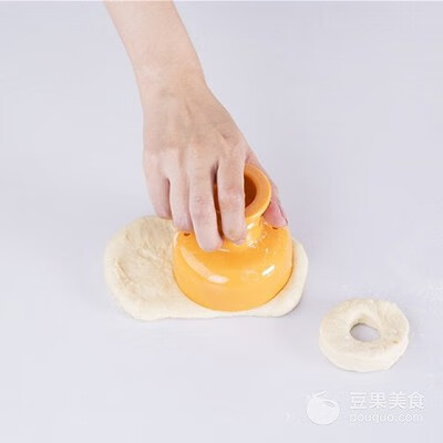 甜甜圈的做法和配方(甜甜圈的做法步骤)