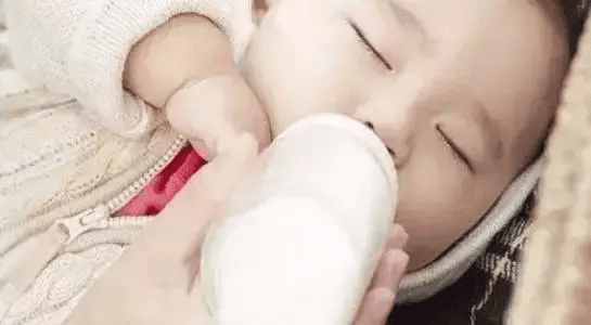 小儿消化不良腹泻能喝奶粉吗(1岁半宝宝消化不良腹泻)