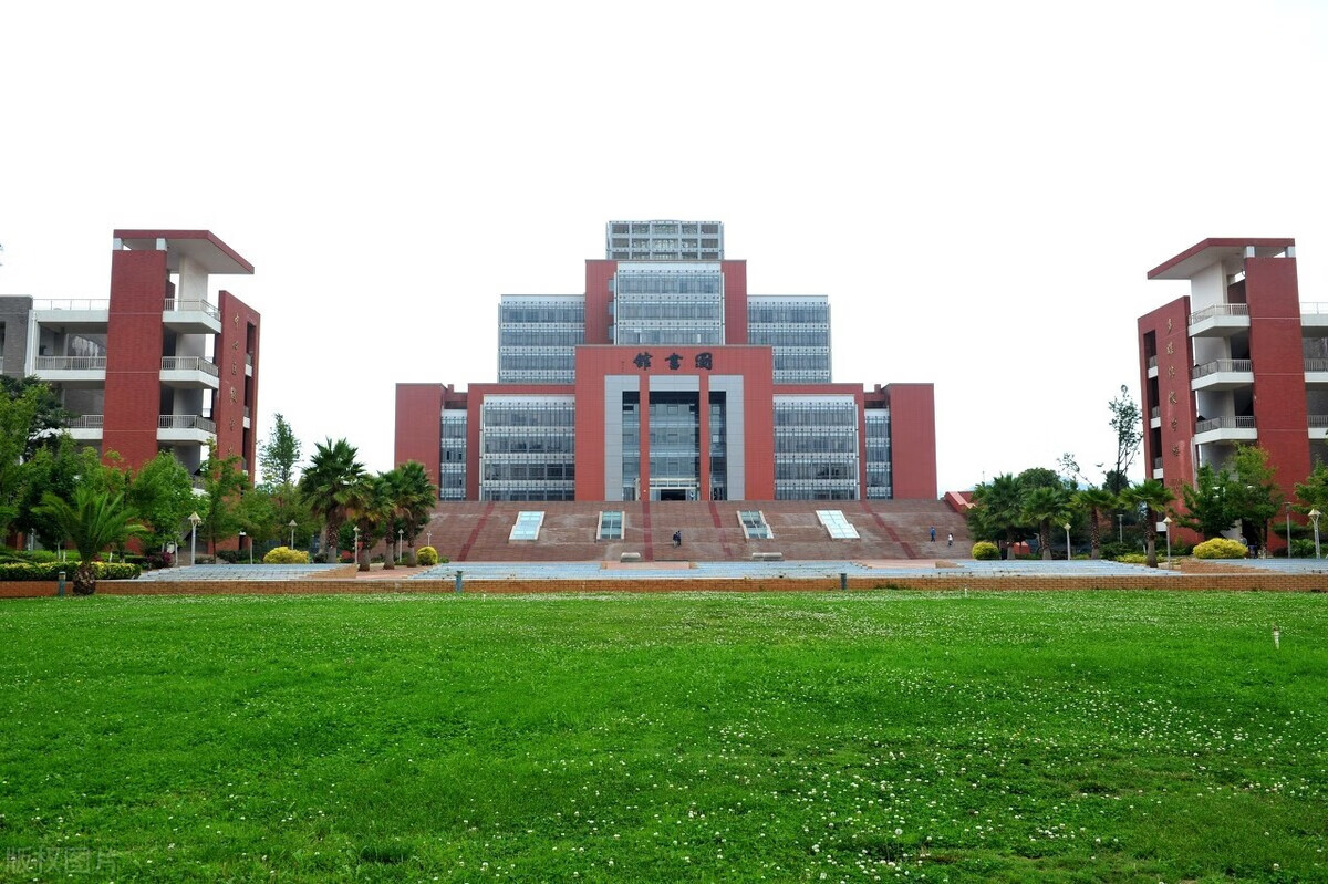 云南师范大学研究生院怎么样(云南师范大学是一本吗)