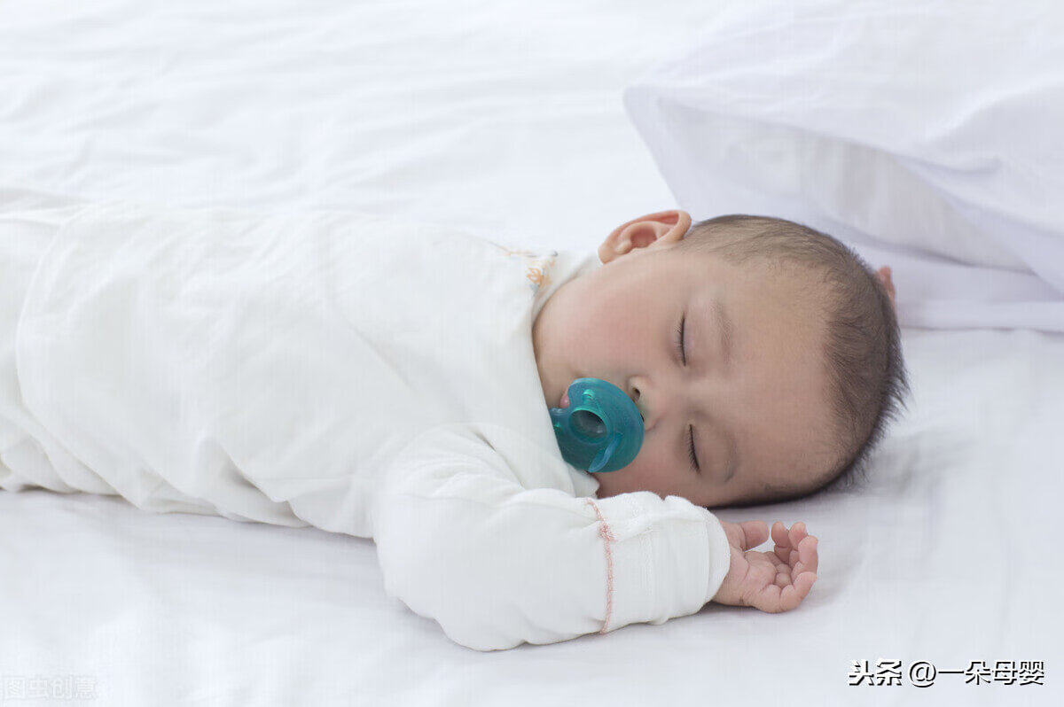 新生儿必备用品有哪些(新生婴儿需要买什么必备用品)
