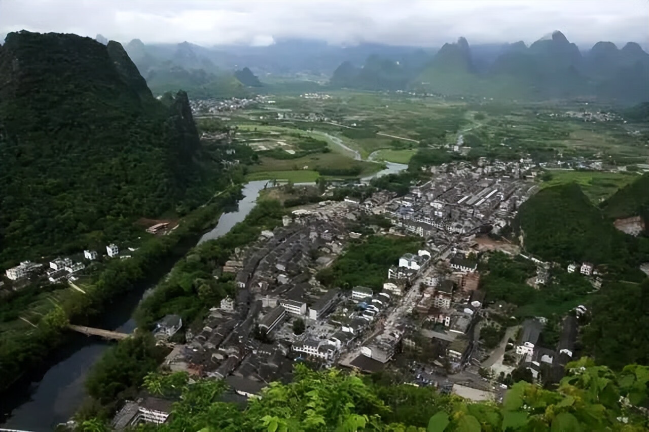 8月份去哪儿旅游合适(8月份适合旅游的地方)