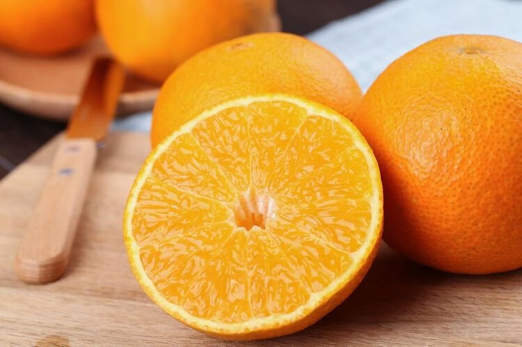 吃橙子的好处与功效(吃橙子的好处和禁忌)