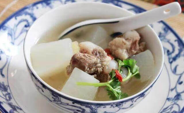 刚刚怀孕可以吃羊肉吗(怀孕到底能不能吃羊肉)