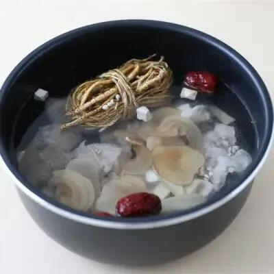 五指毛桃煲猪骨的功效(五指毛桃煲猪骨还可加什么料)