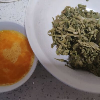 香椿炒蛋怎样做(香椿芽炒蛋)