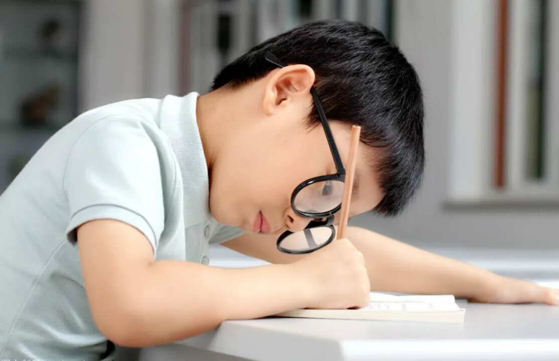 小孩近视眼怎么办?(缓解儿童近视眼的方法)