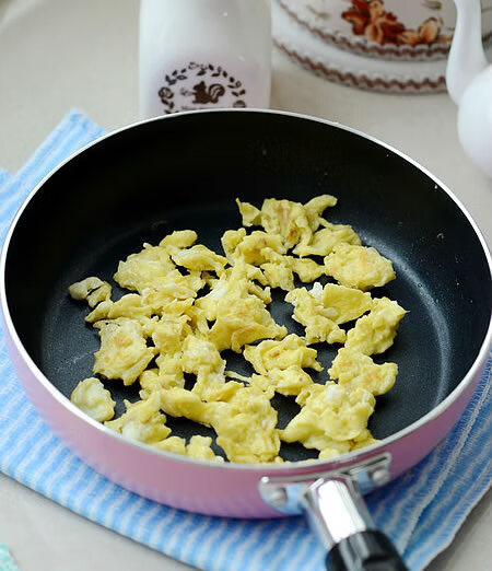 姜末炒鸡蛋的功效(姜末炒鸡蛋的做法)