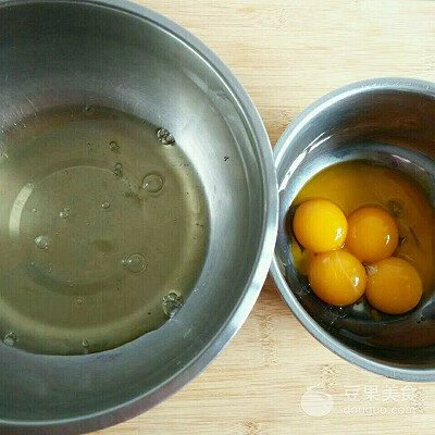 电饭锅做蛋糕的方法(电饭煲如何做蛋糕 家用)