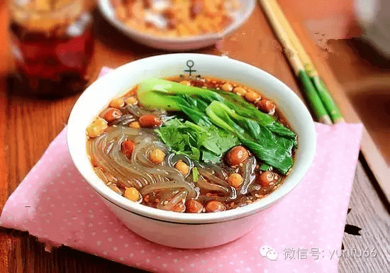 孕妇能不能吃酸辣粉一类的(孕妇能不能吃酸辣粉之类的东西)