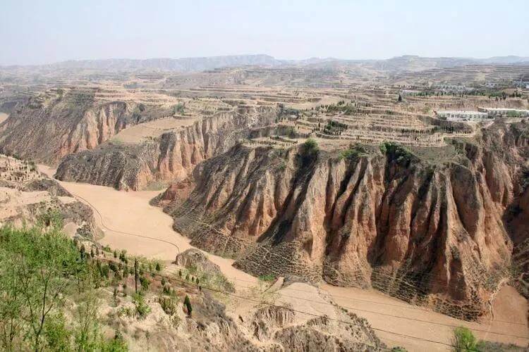 黄土高原成因主要是(黄土高原地形产生原因)