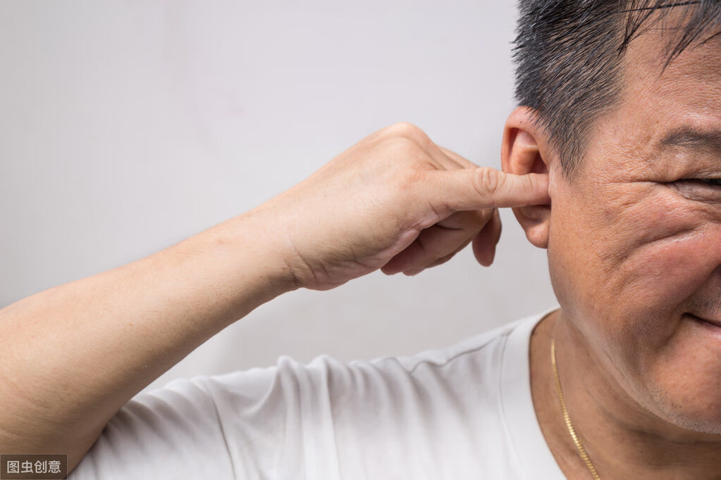 耳朵痒是什么原因?(耳朵很痒很痒是什么原因)