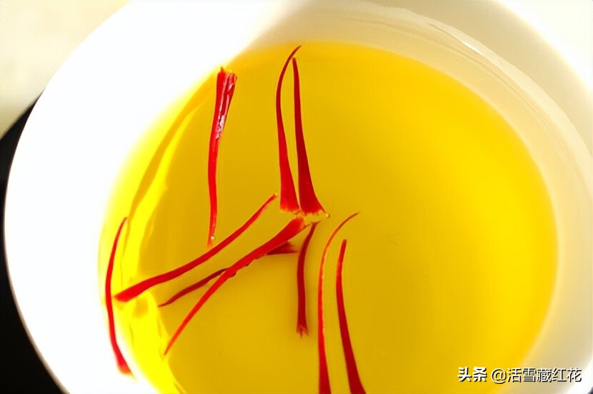 藏红花泡水喝的正确方法(藏红花泡水喝有什么功效)