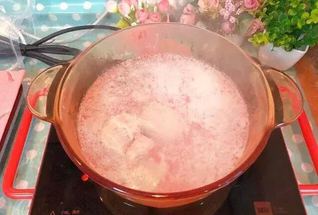 山药胡萝卜排骨汤功效作用(胡萝卜可以和山药炖排骨汤吗)