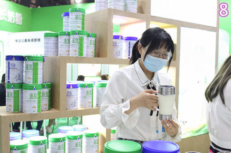 儿童配方奶粉和纯牛奶哪个好(婴幼儿奶粉配方)