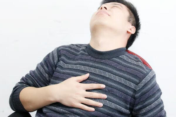 老是打嗝是怎么回事儿(老是放屁和打嗝怎么回事)