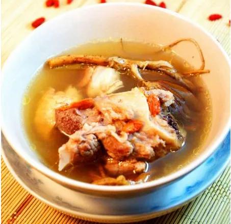 五指毛桃煲猪骨的功效(五指毛桃煲猪骨还可加什么料)