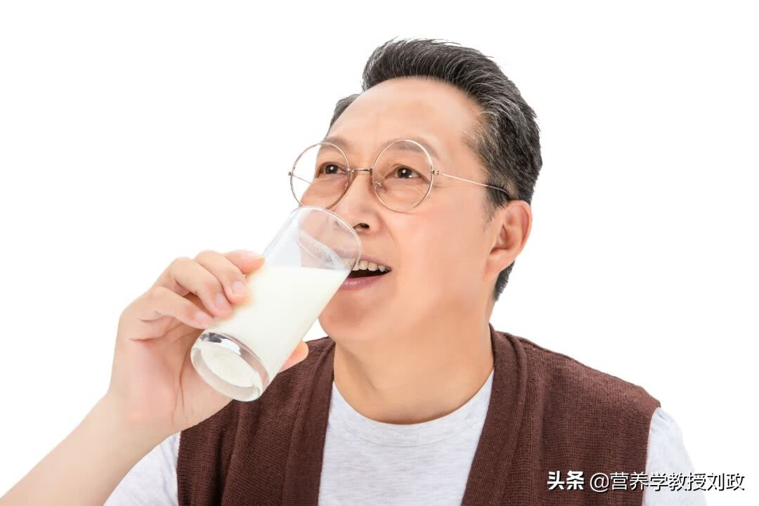 学生喝什么奶粉好?(学生适合喝什么奶粉)