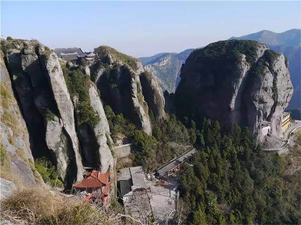 方山正门是哪个门(大门对山怎么化解)