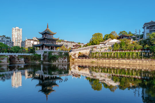 8月份旅游去哪里好(8月底适合旅游的地方有哪些)